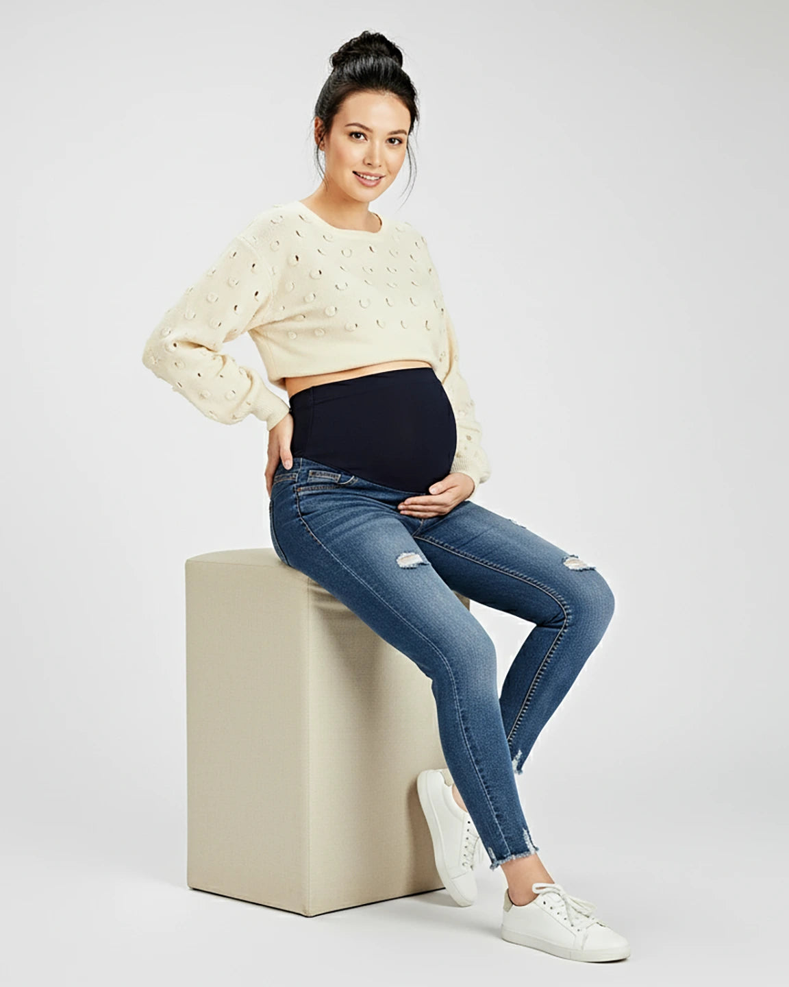 Frayed Hem Distressed Skinny Maternity Jeans