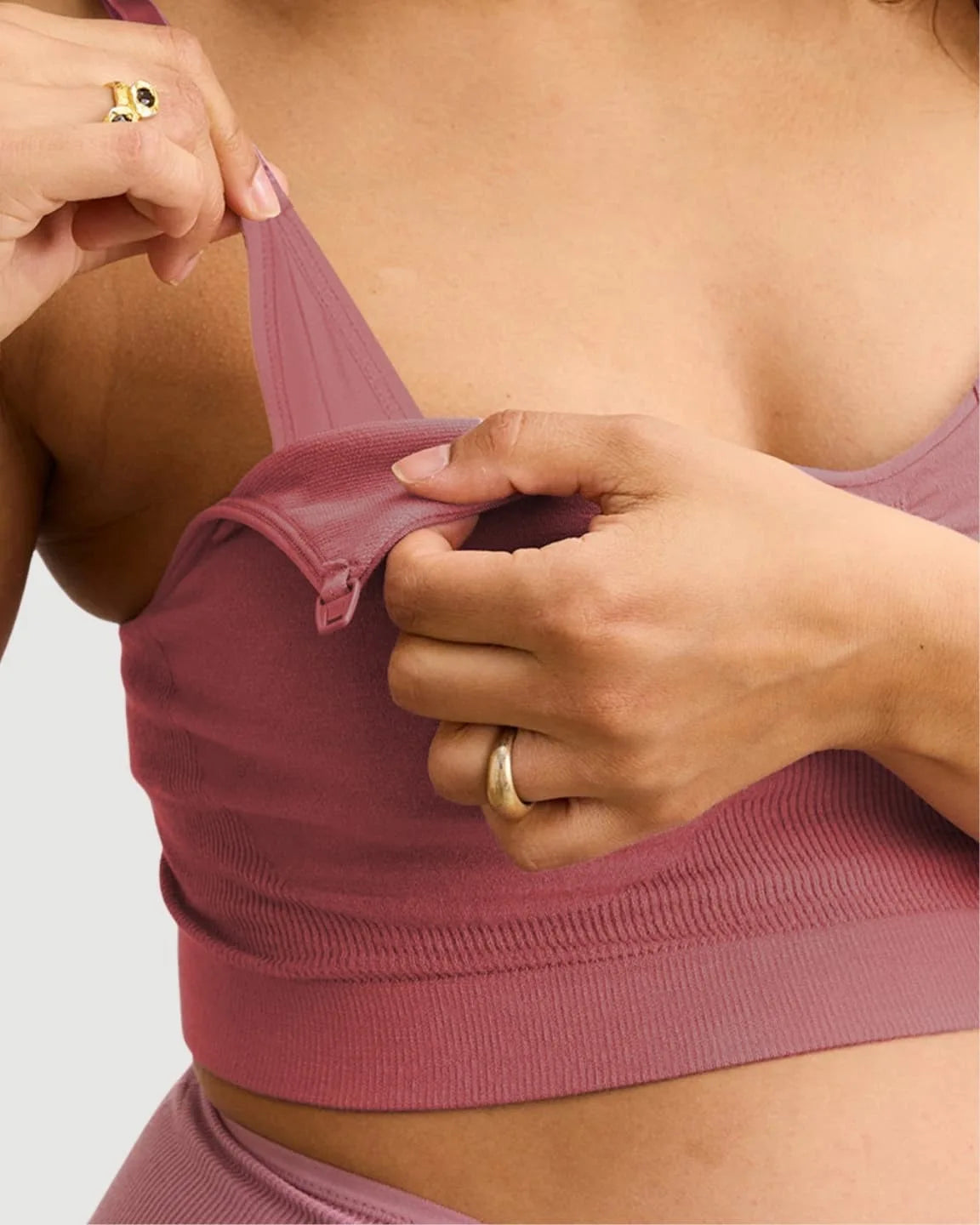 Hands-Free Stretch Nursing & Pumping Bra