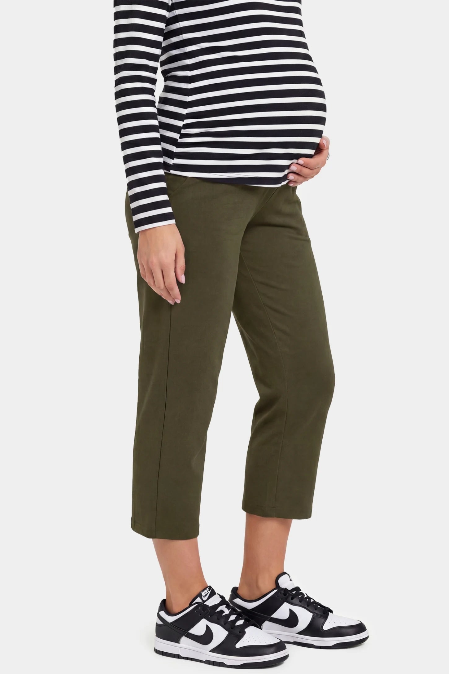 High-Waist Belly Support Loose-Fit Capri Maternity Pants High-waist belly support loose-fit capri maternity pants in army green with cropped length, side view on pregnant model