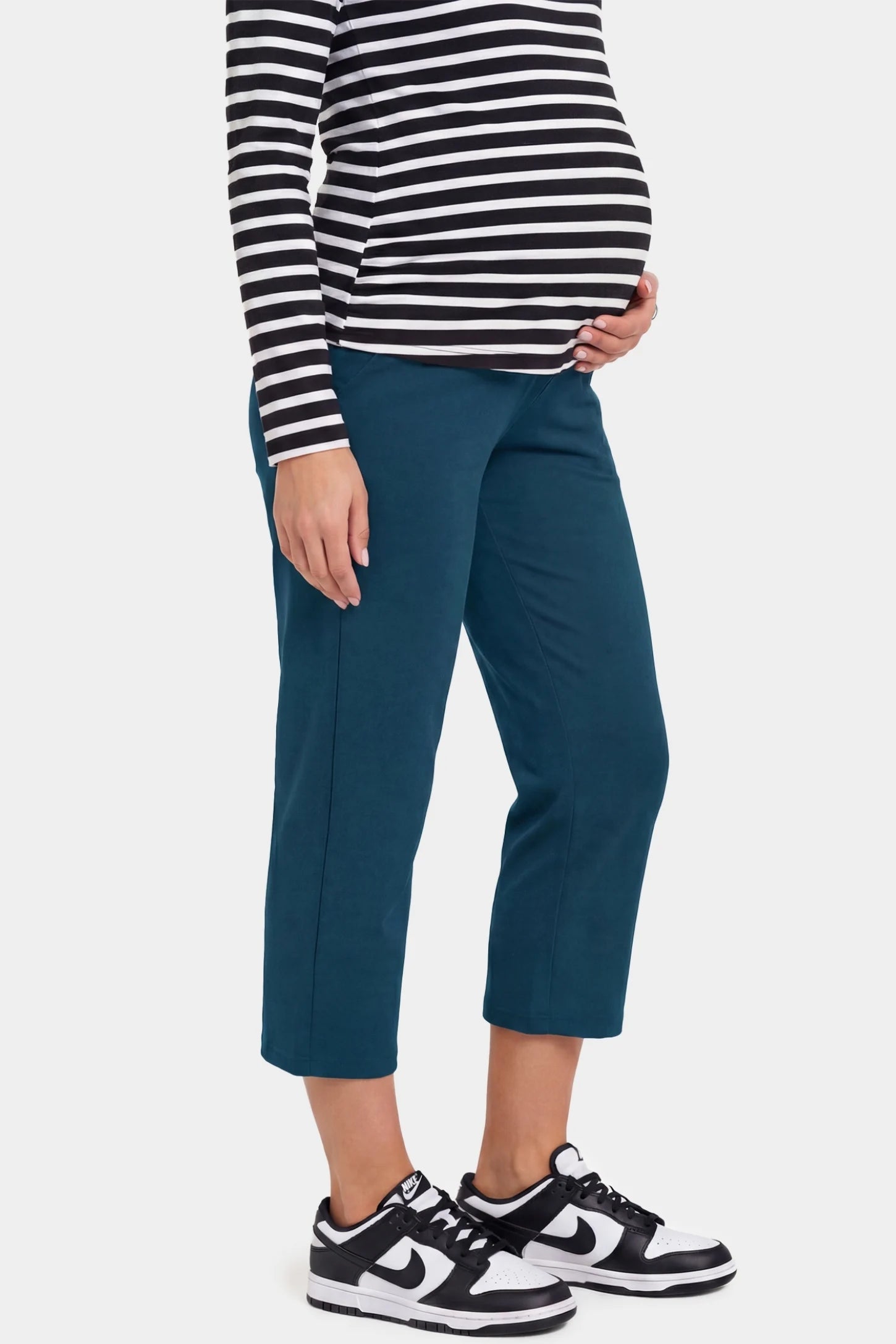 High-Waist Belly Support Loose-Fit Capri Maternity Pants High-waist belly support loose-fit capri maternity pants in blue with cropped length, side view on pregnant model