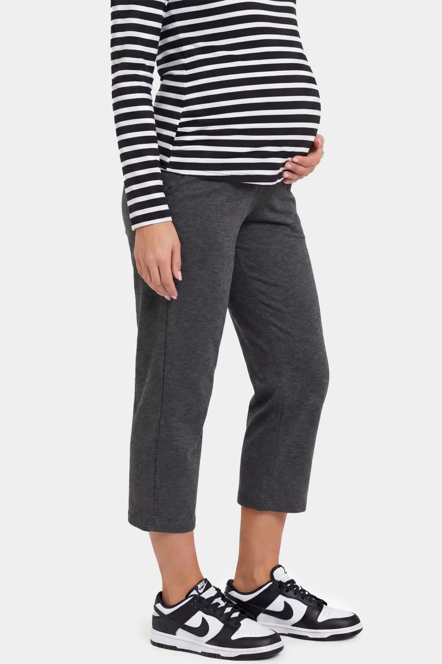 High-Waist Belly Support Loose-Fit Capri Maternity Pants High-waist belly support loose-fit capri maternity pants in dark gray with cropped length, side view on pregnant model