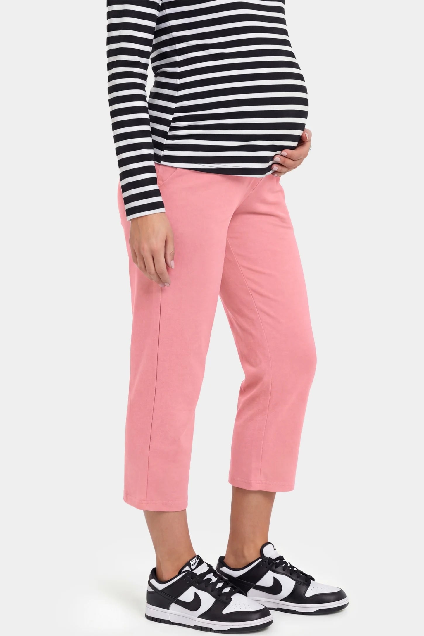 High-Waist Belly Support Loose-Fit Capri Maternity Pants High-waist belly support loose-fit capri maternity pants in pink with cropped length, side view on pregnant model