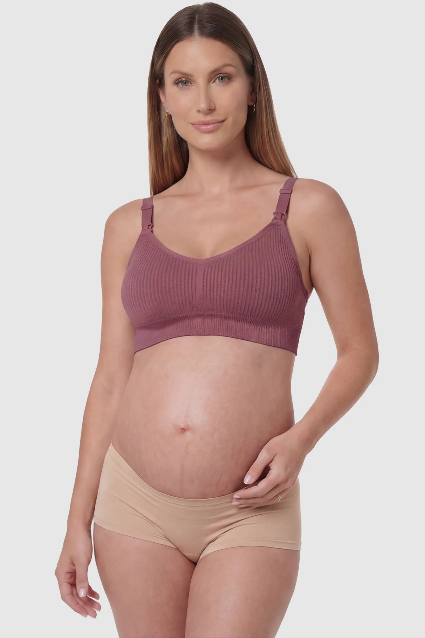 Full-Flap Seamless Top-Opening Nursing Bra Full-flap seamless top-opening nursing bra in caramel with 3D support, front view on pregnant model