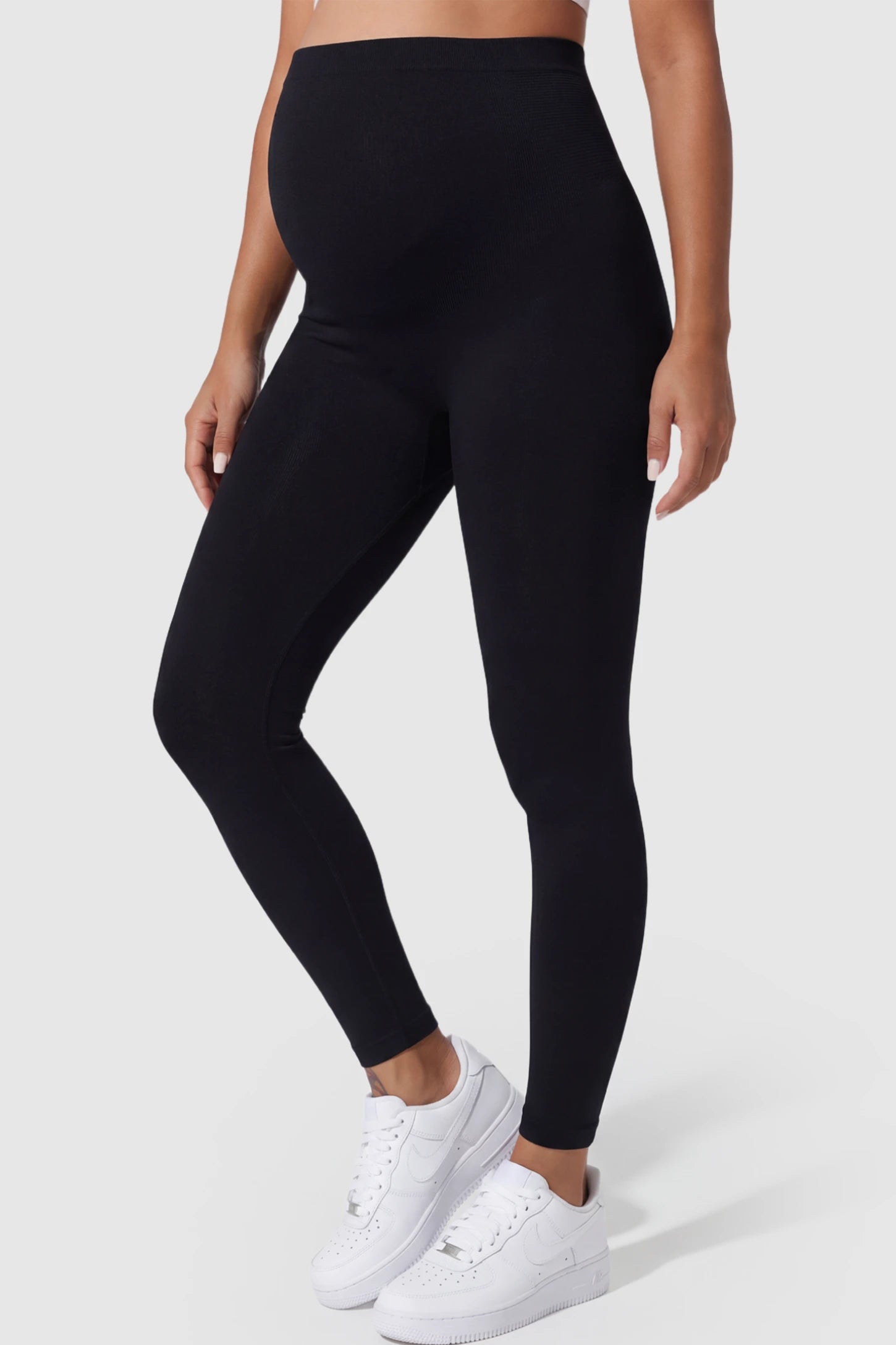 High Waist Seamless Full-Length Maternity Leggings in Black featuring a supportive waistband on a pregnant model.