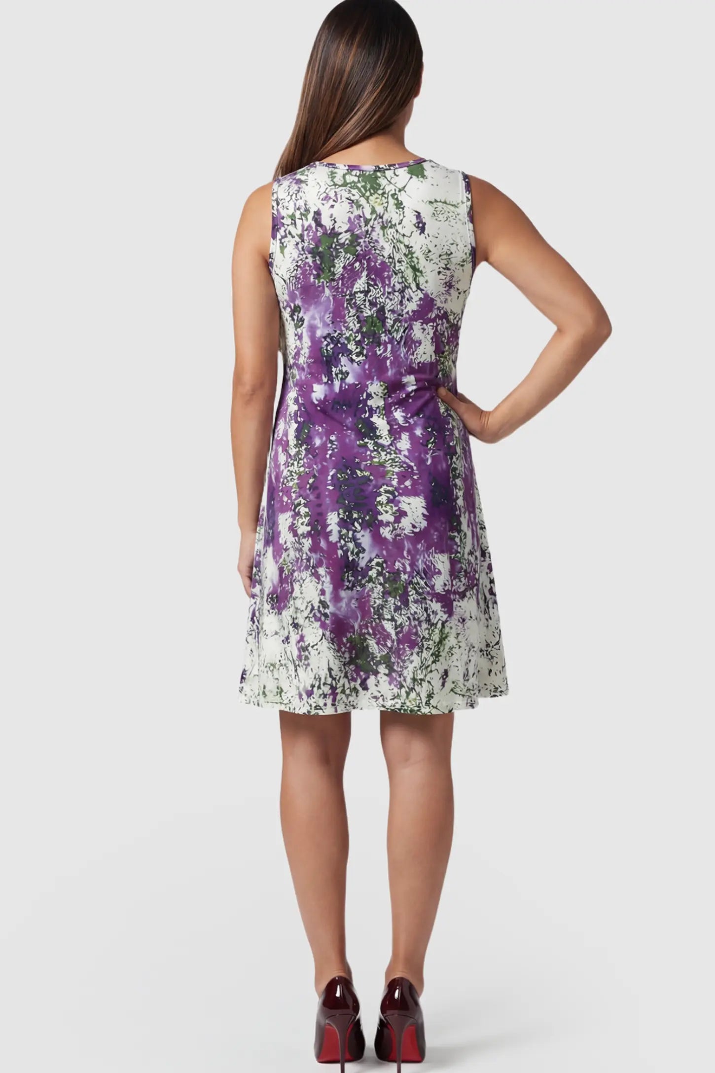 Floral Print Scoop Neck Pleated Maternity Dress Floral Print Scoop Neck Pleated Maternity Short Dress in purple abstract print on a pregnant model.