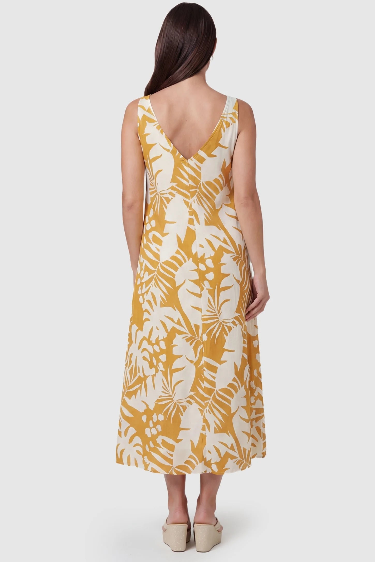 Tropical Print V-Back Sleeveless Midi Maternity Dress Back view of Orange Tropical Print V-Back Sleeveless Midi Maternity Dress featuring a V-back on a pregnant model.