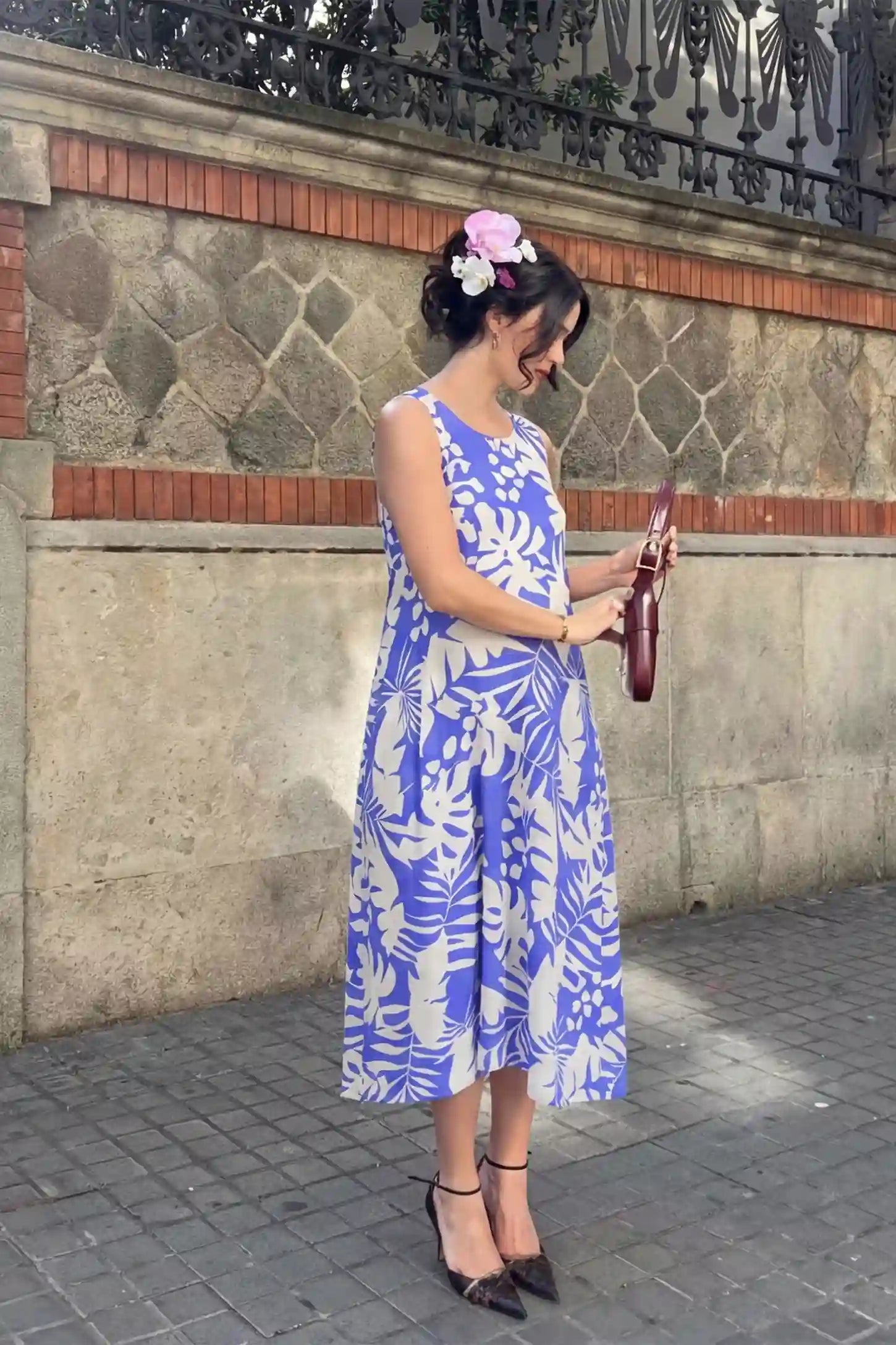 Tropical Print V-Back Sleeveless Midi Maternity Dress Side view of Blue Tropical Print V-Back Sleeveless Midi Maternity Dress featuring a flowy A-line cut on a pregnant model.