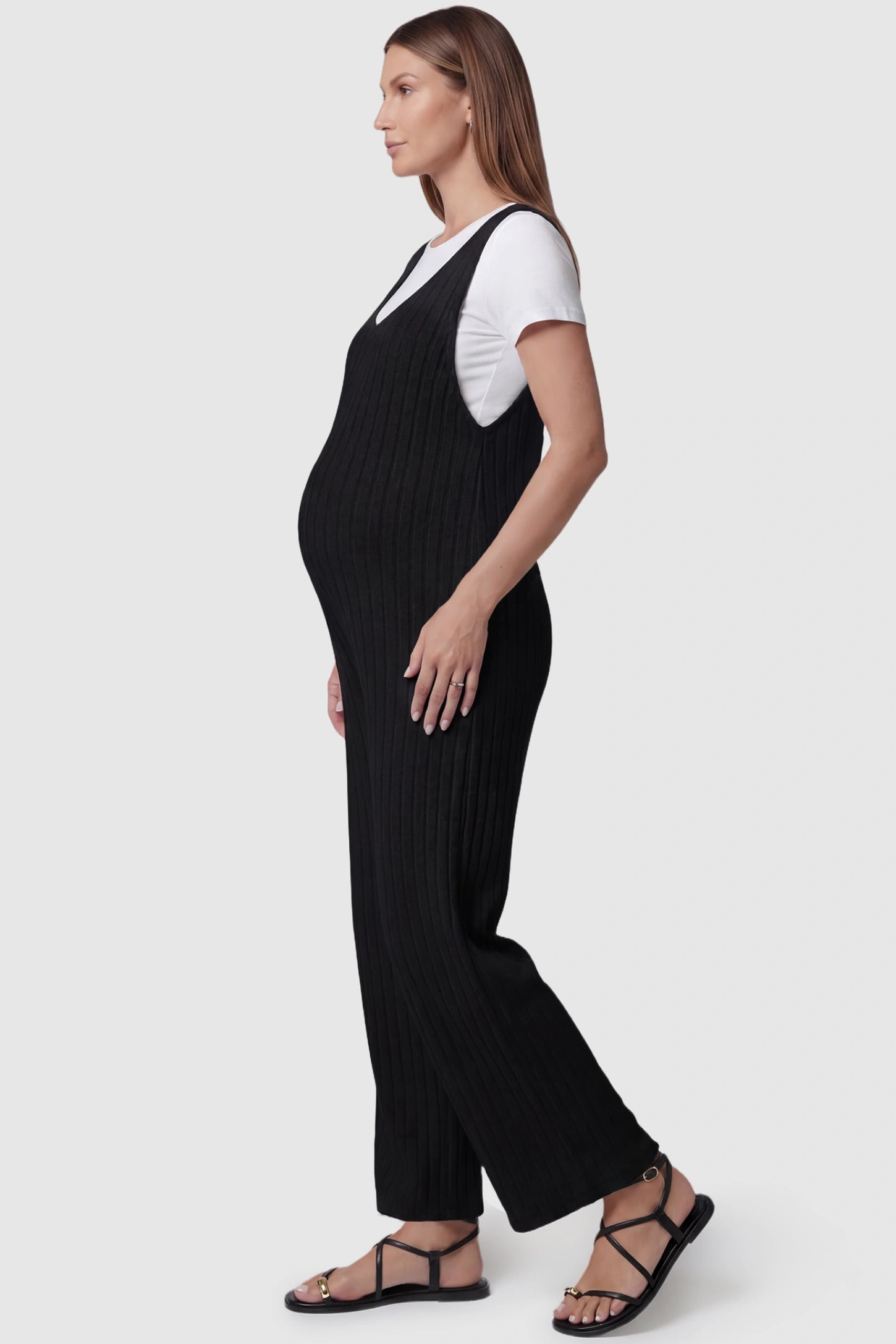 Ribbed Sleeveless Wide-Leg Maternity Jumpsuit Ribbed sleeveless wide-leg maternity jumpsuit in black with sleeveless ribbed design, side view on pregnant model