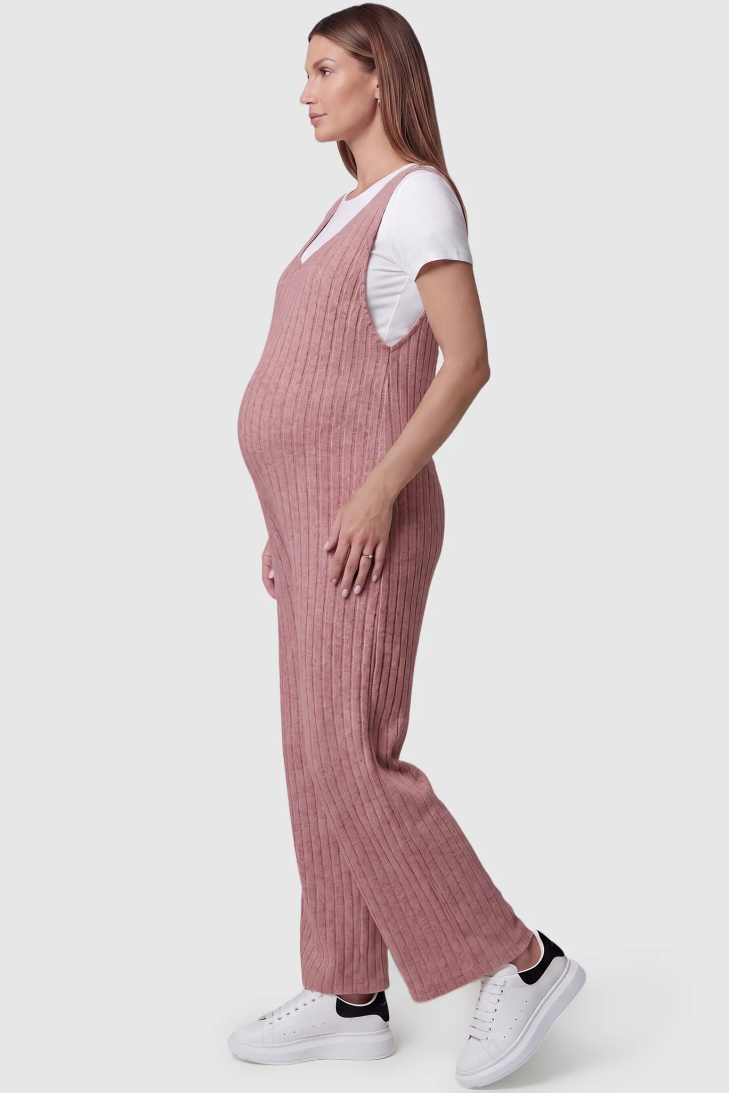 Ribbed Sleeveless Wide-Leg Maternity Jumpsuit Ribbed sleeveless wide-leg maternity jumpsuit in dark pink with sleeveless ribbed design, side view on pregnant model
