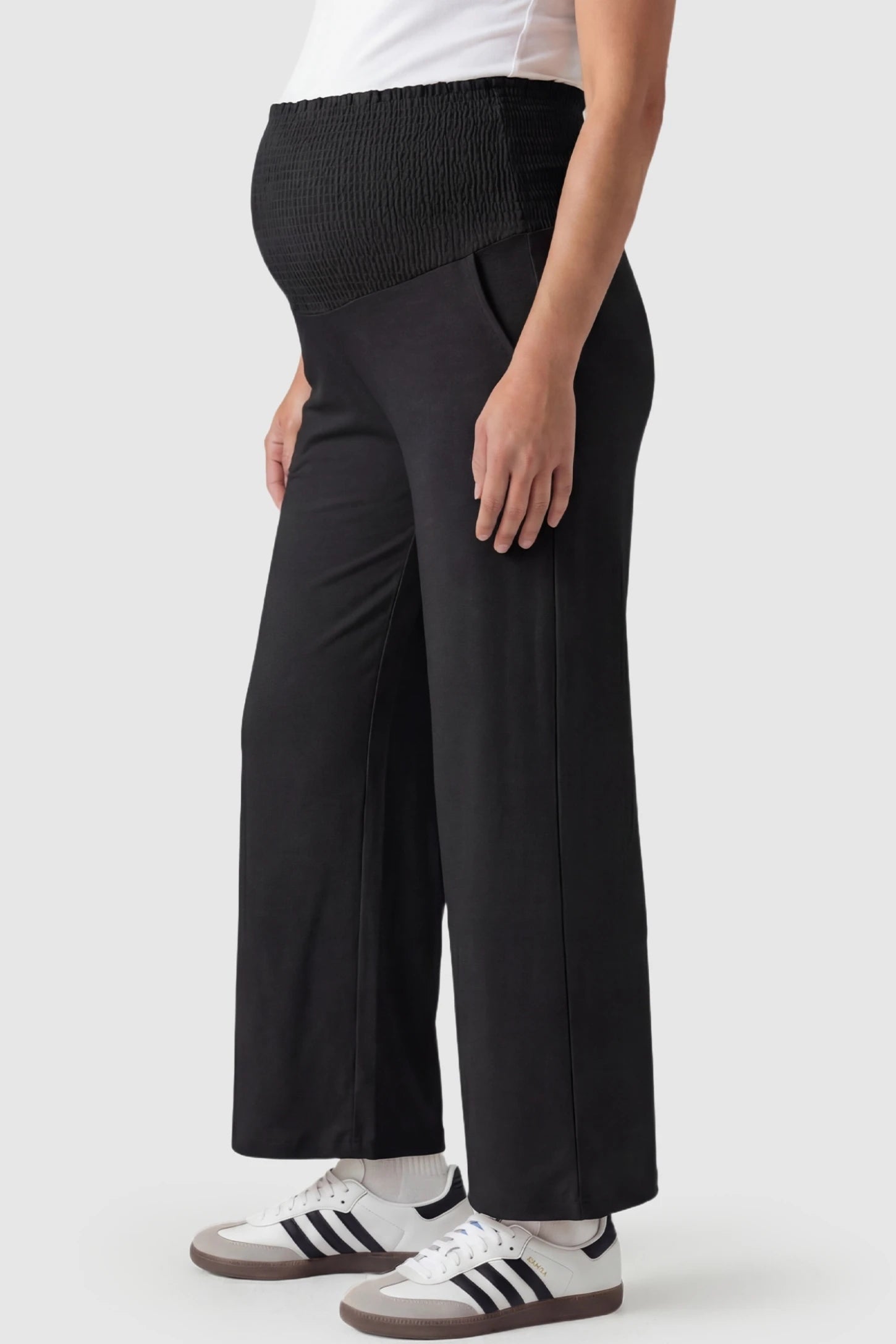 Stretch Waistband High-Waist Wide-Leg Maternity Pants High-waist wide-leg maternity pants in black gray with breathable fabric, side view on pregnant model