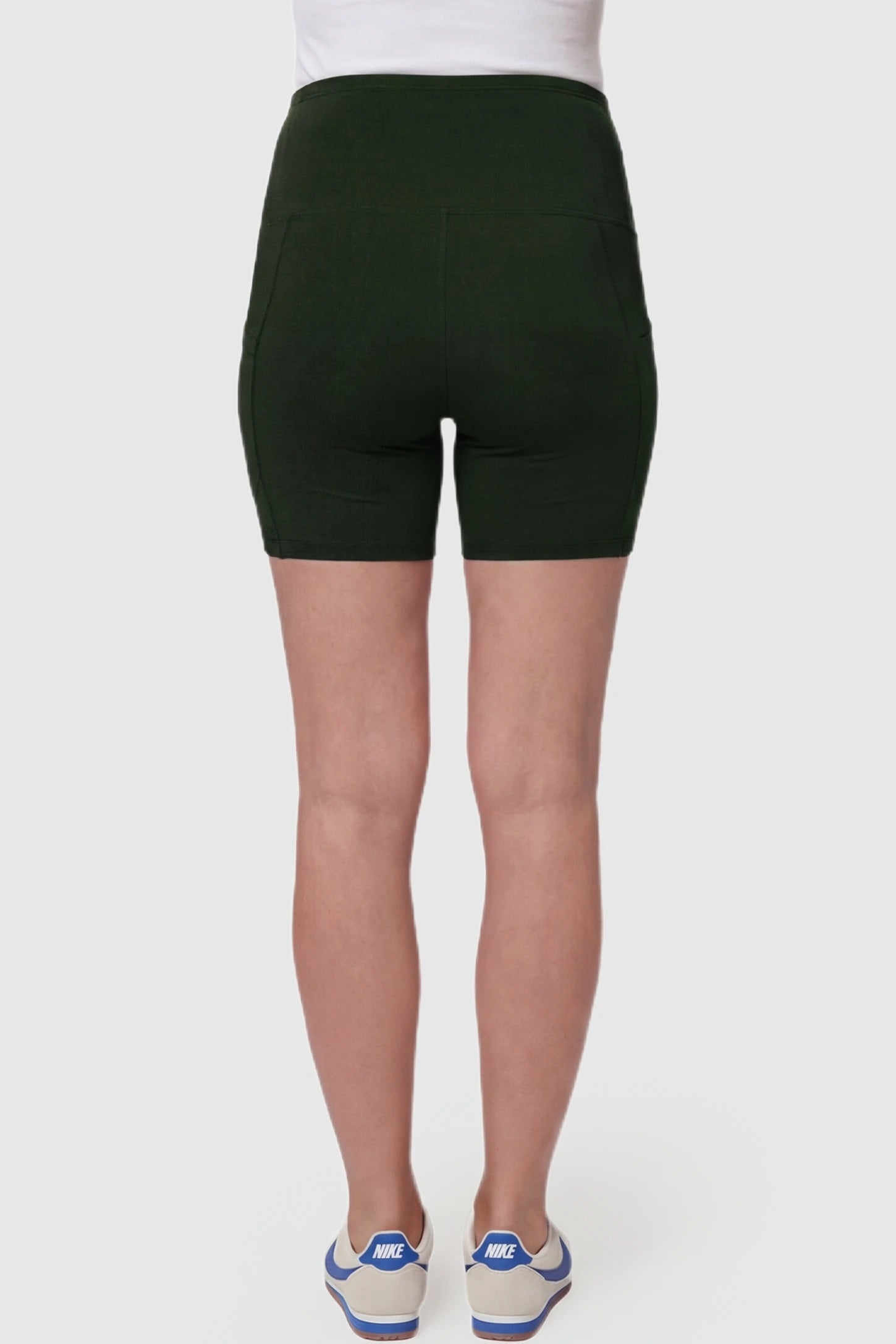 High-Waist Tummy Support Body-Hugging Maternity Shorts High-waist tummy support body-hugging maternity shorts in dark green with smooth rear design, back view on pregnant model