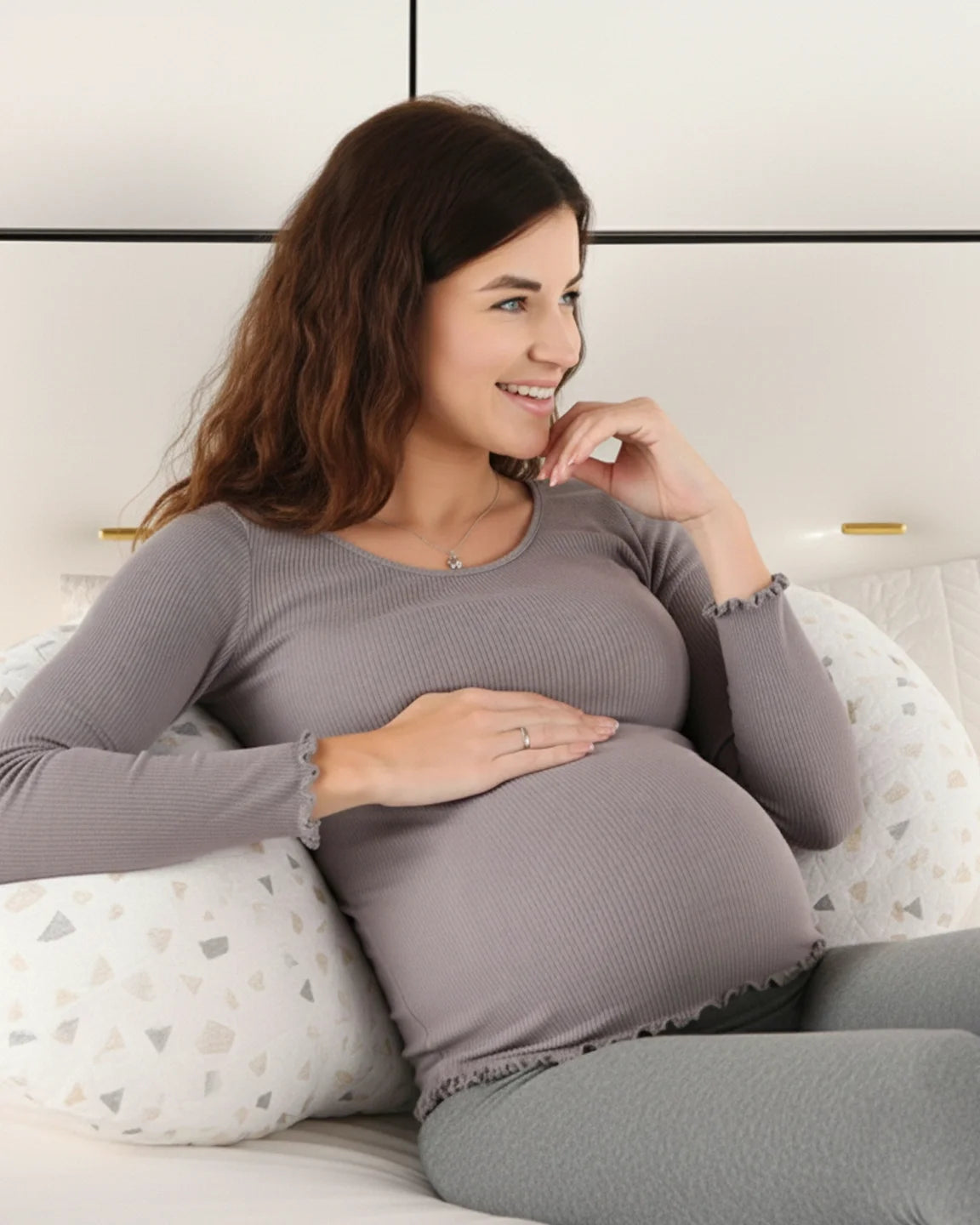Ergonomic Support Minimalist Style Maternity & Recovery Pillow