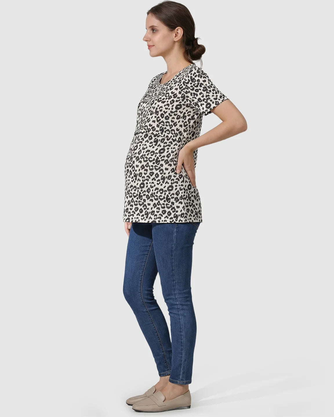 Short-Sleeve Leopard Print Nursing & Maternity T-Shirt